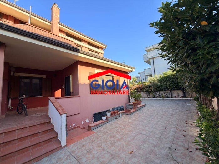 Casa quadrilocale in vendita in Via Gorizia, Mondragone