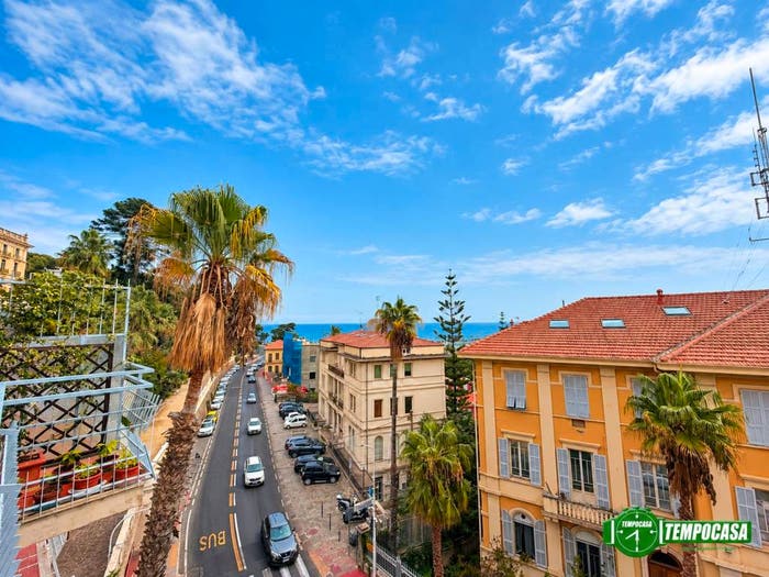 Appartamento quadrilocale in vendita in Viale Giacomo Matteotti, Porto Maurizio, Imperia