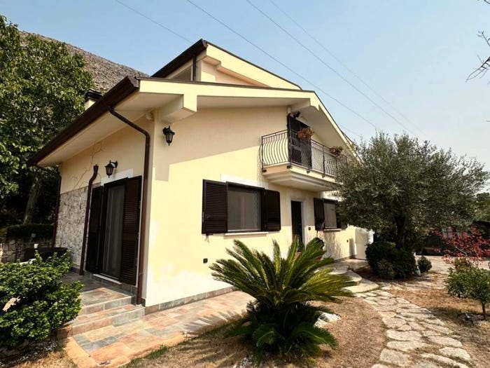 Casa quadrilocale in vendita in Via Madonna della Palomba, Formia