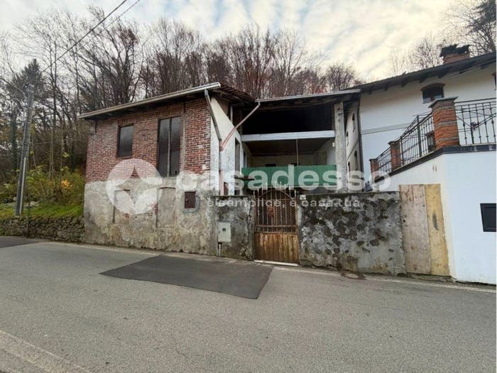Casa con 5 locali in vendita in FRAZIONE VANZONE, Centro, Borgosesia
