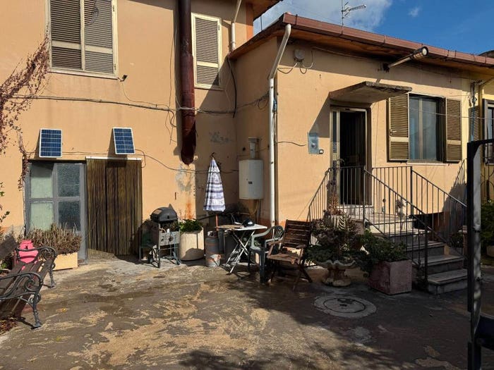 Casa quadrilocale in vendita in Via G Strabone, Mondragone