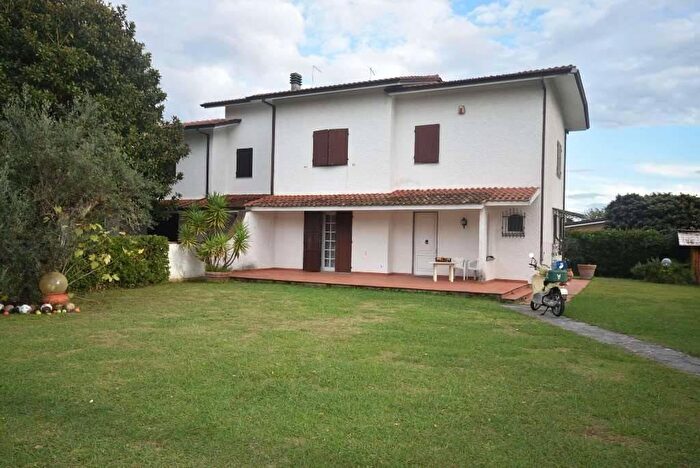 Casa con 8 locali in vendita in Via Fiumetto a, Seravezza