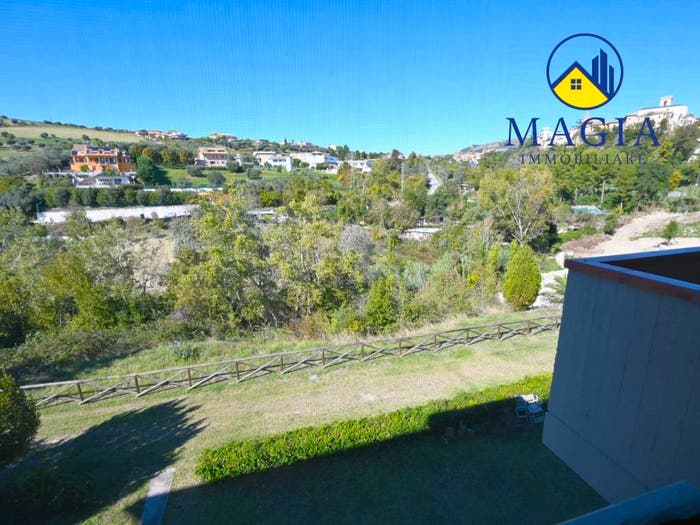 Appartamento con 5 locali in vendita in Circonvallazione Carosi, Centro, Appignano del Tronto