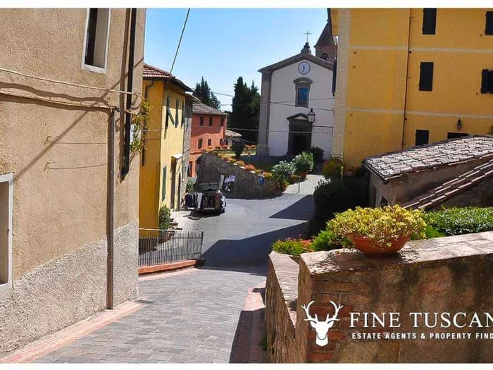 Casa con 5 locali in vendita in Via Castellana, Orciatico, Lajatico