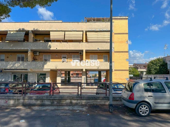 Appartamento quadrilocale in vendita in Via del Casale del Finocchio, Finocchio, Roma