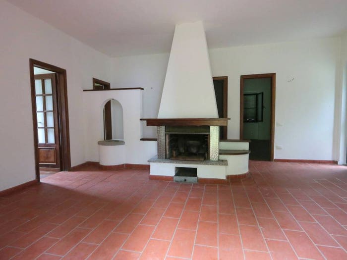 Casa quadrilocale in vendita in Via Roma, Centro, Calci
