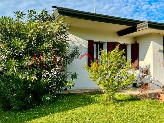 Casa con 5 locali in vendita in Via Alessandro Volta, Noventa, Noventa Padovana