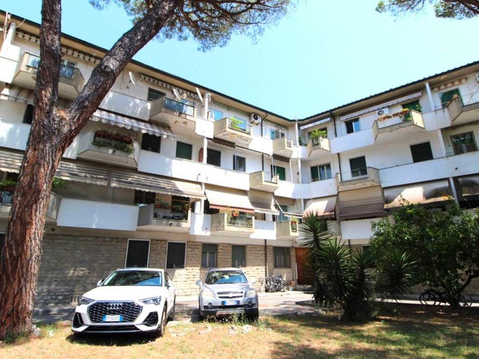 Appartamento con 6 locali in vendita in Via Spartaco Carlini, Pratale, Pisa