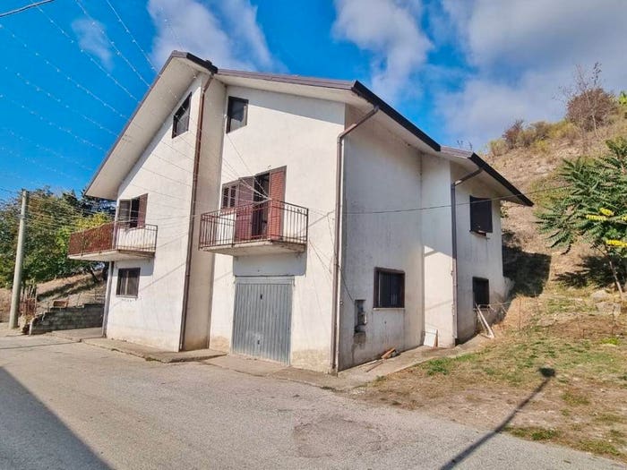 Casa con 6 locali in vendita in Via Comunale Civita, San Sossio Baronia