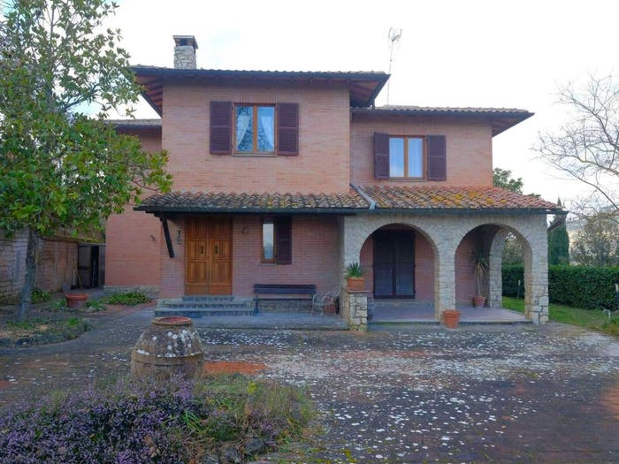 Casa con 6 locali in vendita in Montepulciano