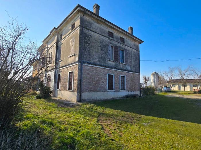 Casa con 6 locali in vendita in Strada Statale Goitese, Centro, Goito