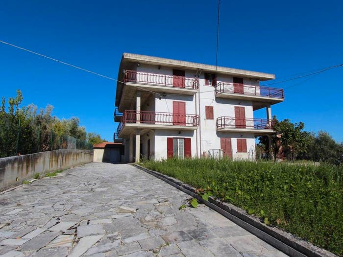 Casa con 6 locali in vendita in Fucignano, Civitella del Tronto