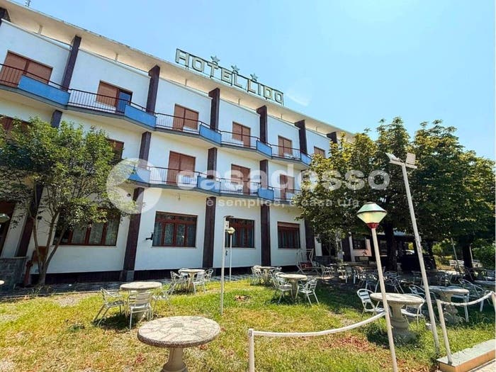 Casa con 6 locali in vendita in Viale Lido, Centro, Viverone