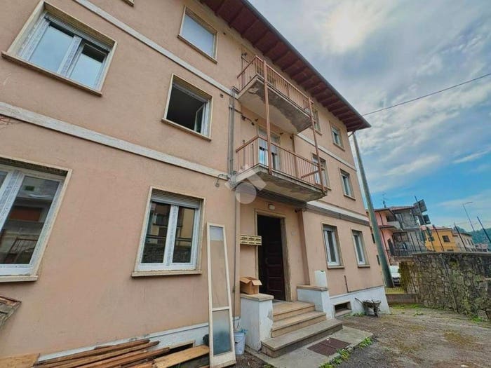 Appartamento quadrilocale in vendita in Via Dante Alighieri, Leffe