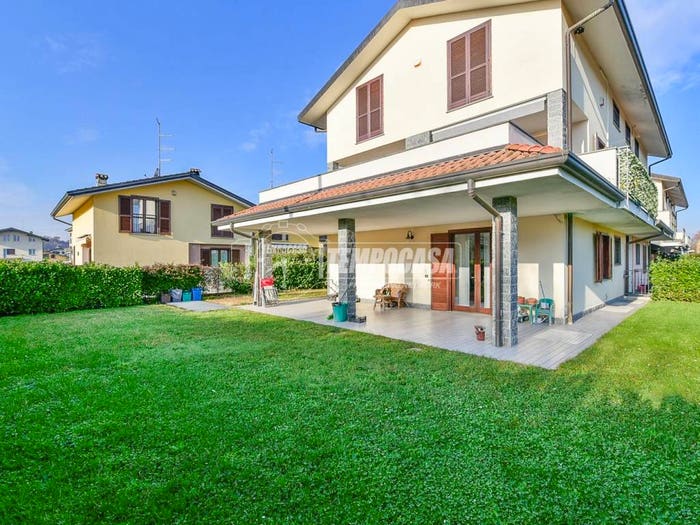 Appartamento trilocale in vendita in Via Rovelli A, Navedano, Senna Comasco