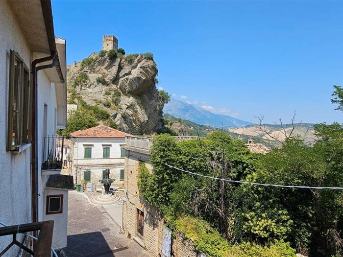 Casa con 6 locali in vendita in Via Roma, Centro, Roccascalegna