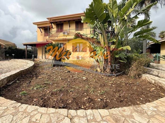 Casa con 6 locali in vendita in Corso Sicilia, Melilli
