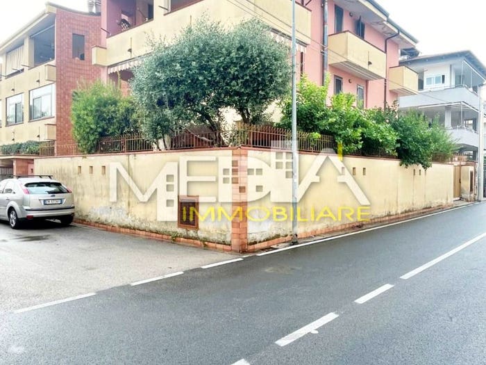 Appartamento con 5 locali in vendita in Via Nunziale Sant'Antonio, TrentolaDucenta