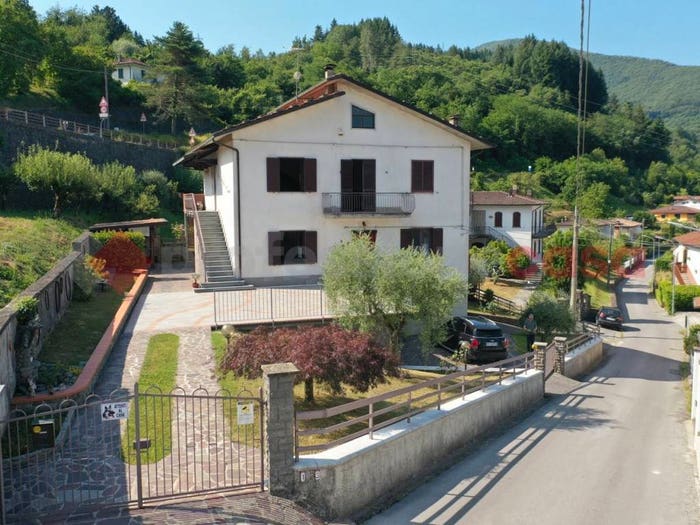 Casa con 6 locali in vendita in Via Vandelli, Poggio, Camporgiano