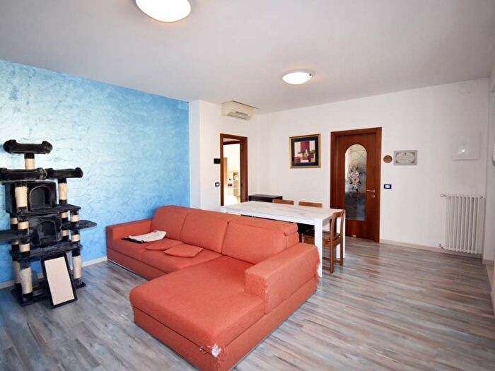 Casa con 5 locali in vendita in Via Generale Cadorna, Centro, Chiampo