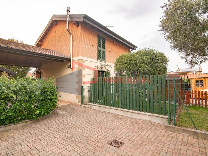 Casa trilocale in vendita in Via della Chiesa, Centro, Vellezzo Bellini