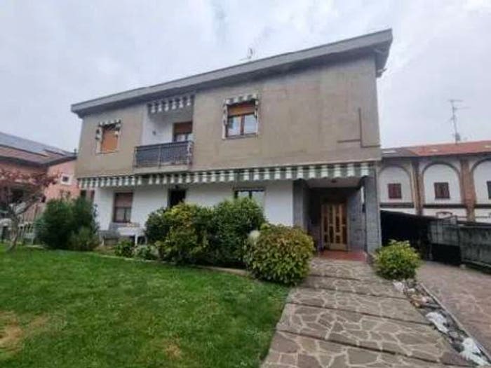 Appartamento trilocale in vendita in Via Isonzo, Centro, Cogliate