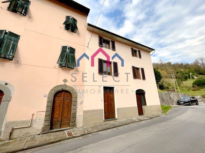 Casa quadrilocale in vendita in Centro, Borgo a Mozzano