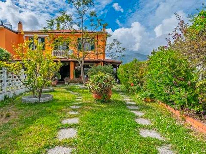 Casa con 6 locali in vendita in Regione Campastro, Albenga
