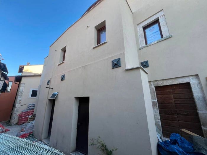 Casa quadrilocale in vendita in Bellavista Pianola, L'Aquila