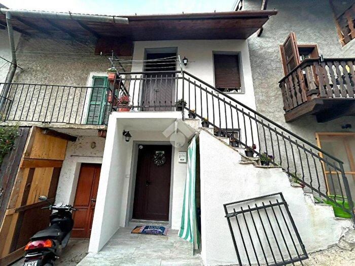 Appartamento bilocale in vendita in Via Fontanedo, Colico Piano, Colico