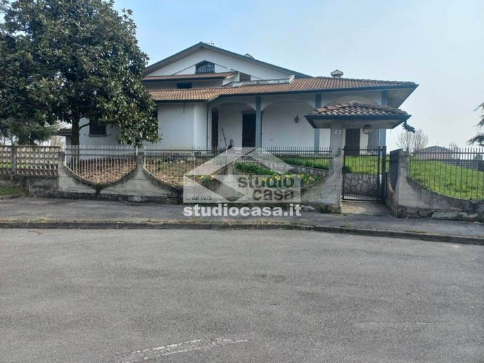 Casa con 6 locali in vendita in Brignano Gera d'Adda