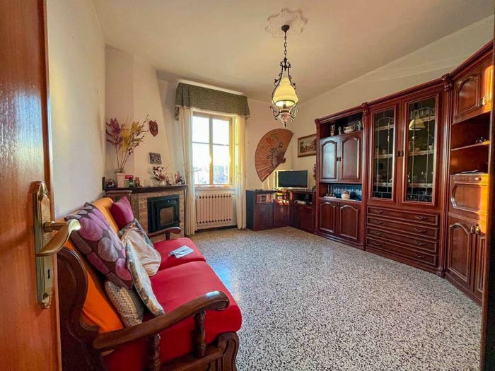Appartamento con 6 locali in vendita in Via Francesco De Sanctis, Cecina Centro, Cecina