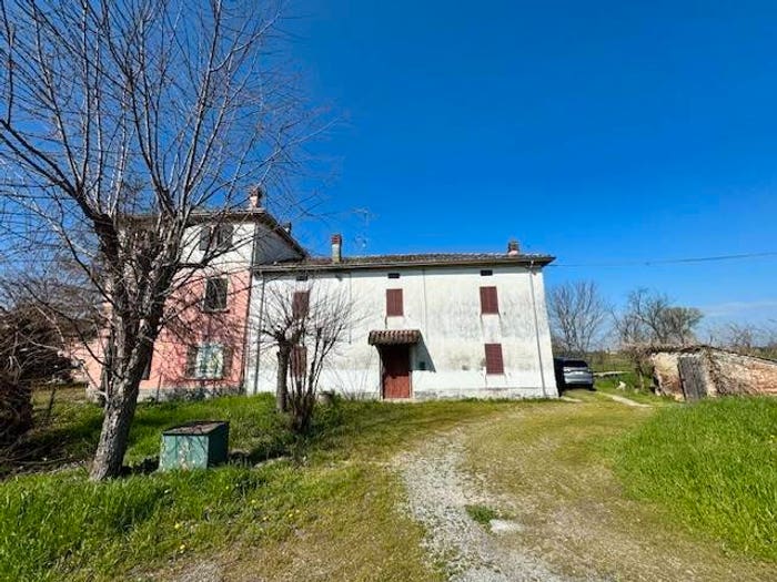 Casa con 6 locali in vendita in Busseto