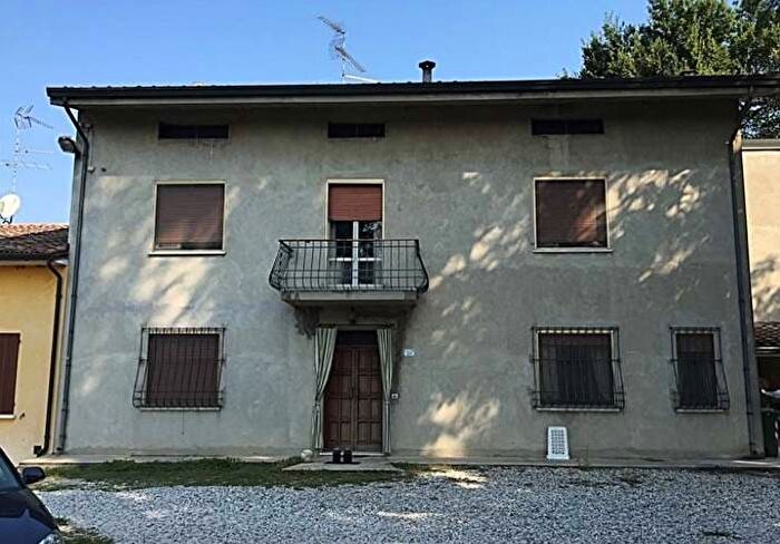 Casa con 6 locali in vendita in VIA ARGINE SECCHIA, Moglia