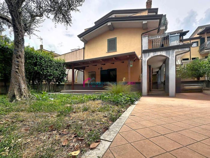 Casa quadrilocale in vendita in Via Santi Apostoli, Baiano