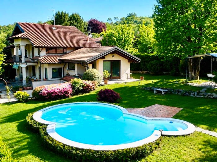 Casa con 6 locali in vendita in Dormelletto