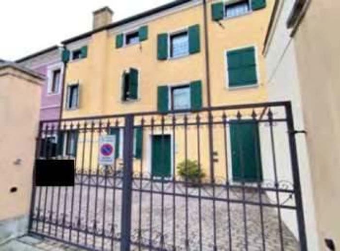 Appartamento bilocale in vendita in Via Adolfo Rossi, Centro, Lendinara