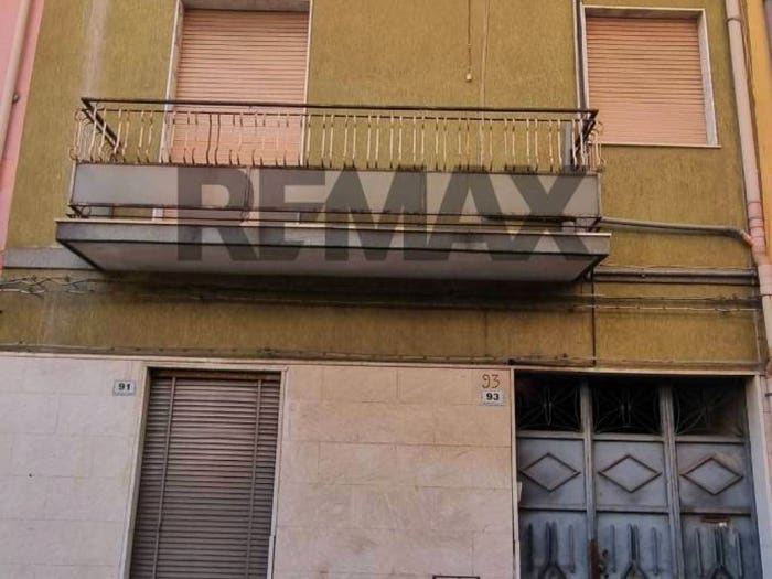 Casa con 6 locali in vendita in Via De Amicis, Paternò