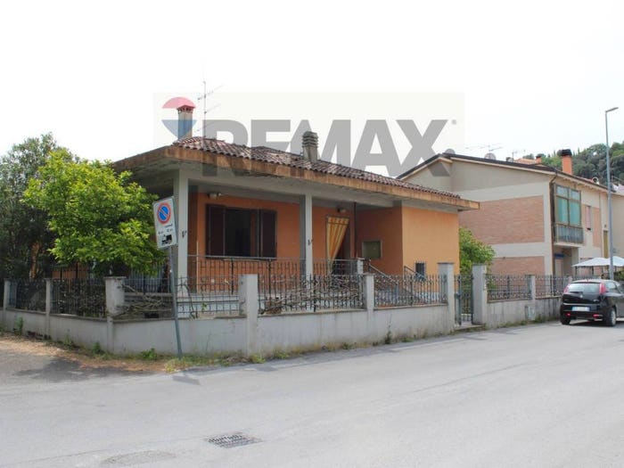 Casa con 6 locali in vendita in via botticelli, Centro, Poggibonsi