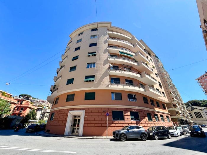 Appartamento quadrilocale in vendita in Corso Ferdinando Magellano, Sampierdarena, Genova