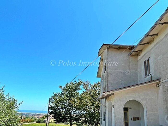 Appartamento con 5 locali in vendita in Strada Comunale Castagna, Capodarco, Fermo