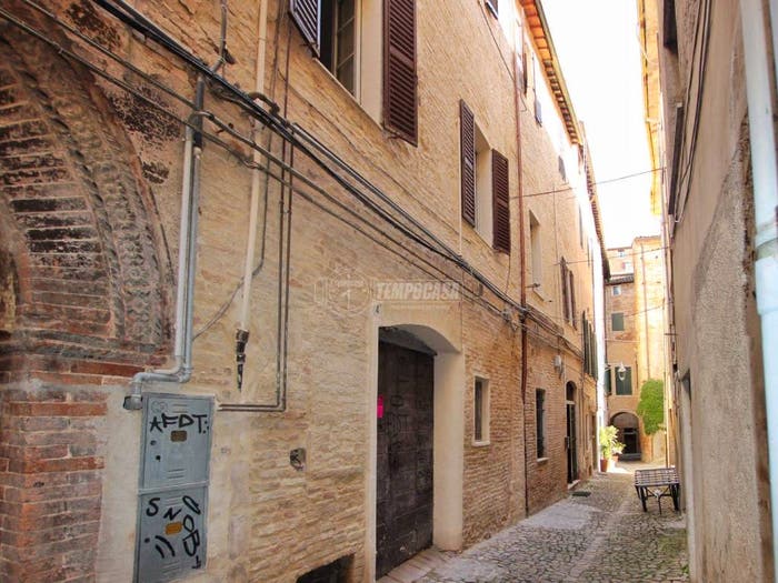 Appartamento trilocale in vendita in Vicolo Fiorenzuola, Centro Storico, Jesi