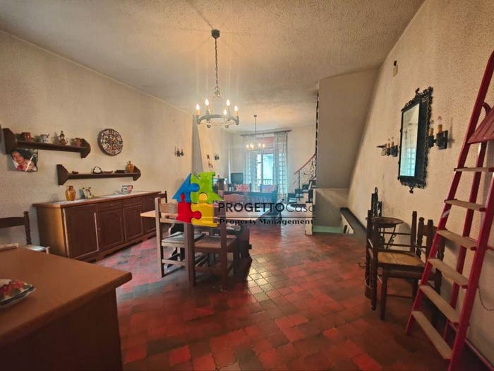 Casa con 6 locali in vendita in Via Umberto I, Gaggi