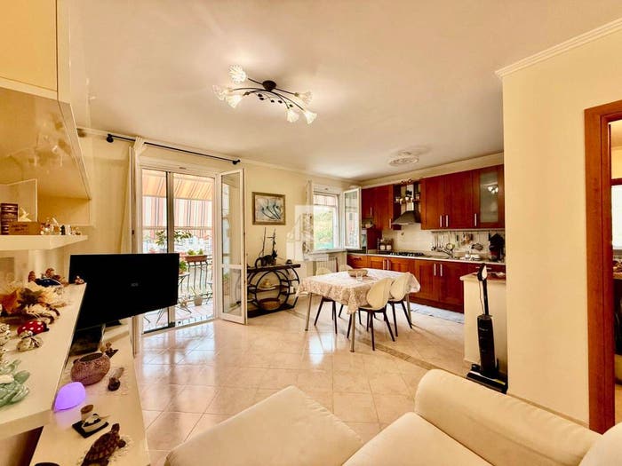 Appartamento trilocale in vendita in Via Aurelia, Riva Ligure