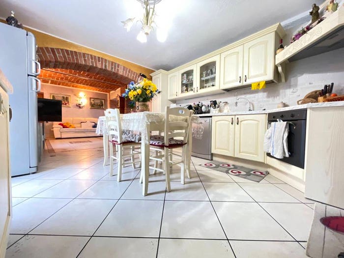 Casa con 6 locali in vendita in Corso della Libertà, Canelli