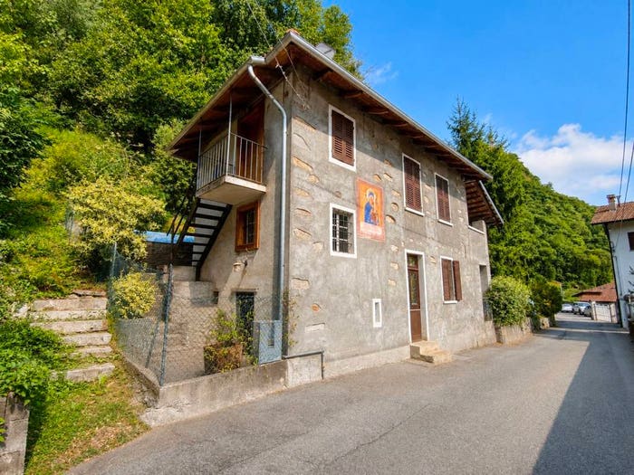 Casa quadrilocale in vendita in Via Piede della Costa, Varallo