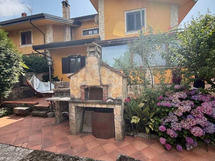 Casa con 5 locali in vendita in Contrada Sottomonticchio, Montella