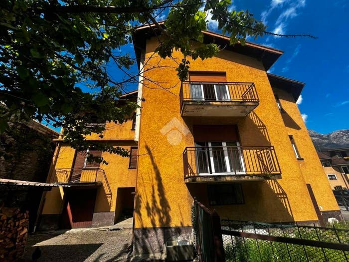 Casa con 6 locali in vendita in Via Spluga, Centro, Dubino