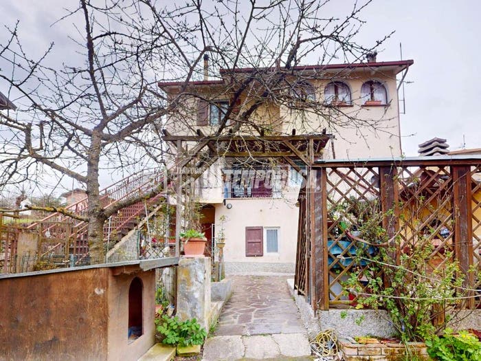 Casa con 6 locali in vendita in Via Porrettana, Marano, Gaggio Montano