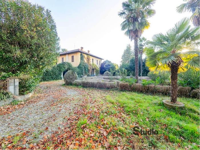 Casa con 6 locali in vendita in Centro, Bulciago
